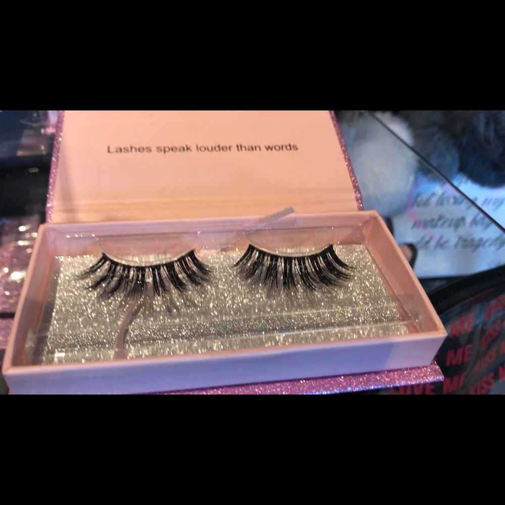 Eyelashes by elizabeth